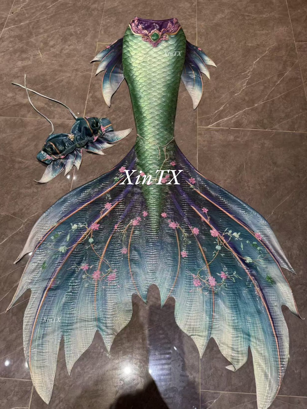 man woman mermaid tail hot sta - Aquarium & Marine Museum recension och pris